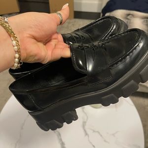 Semi platform black loafers